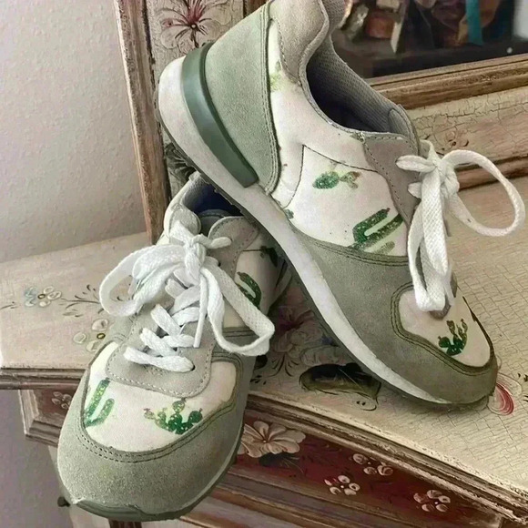 Inkkas Prickly Jogger EUC sz 7 - Picture 1 of 4